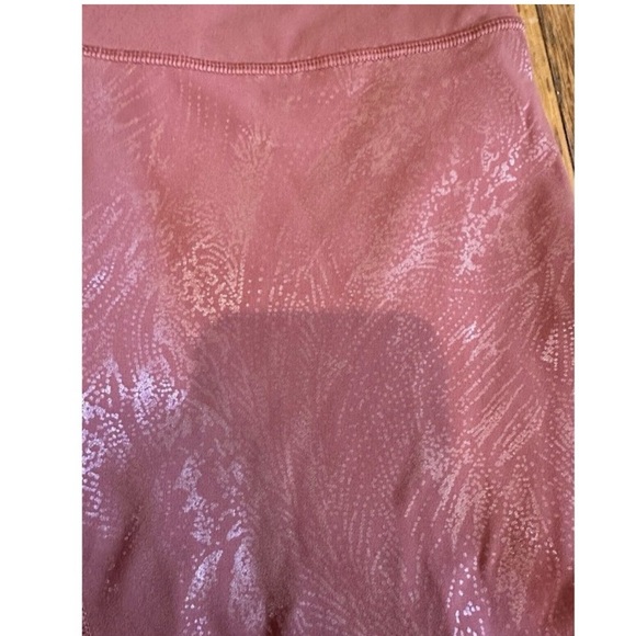 Lululemon Wunder Under Tight Shine Acclimatize
Soft Cranberry Pink Foil - Picture 2 of 7